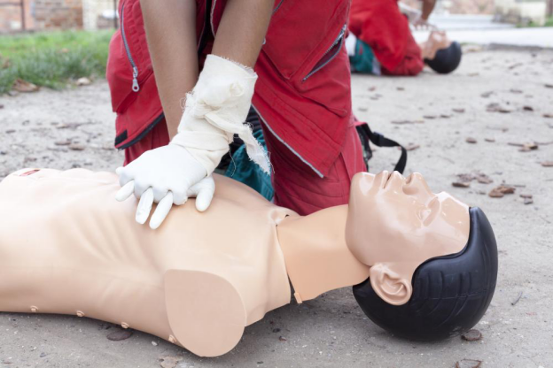 Why Receiving First Aid Training Should Be Encouraged and Incentivized in the Workplace