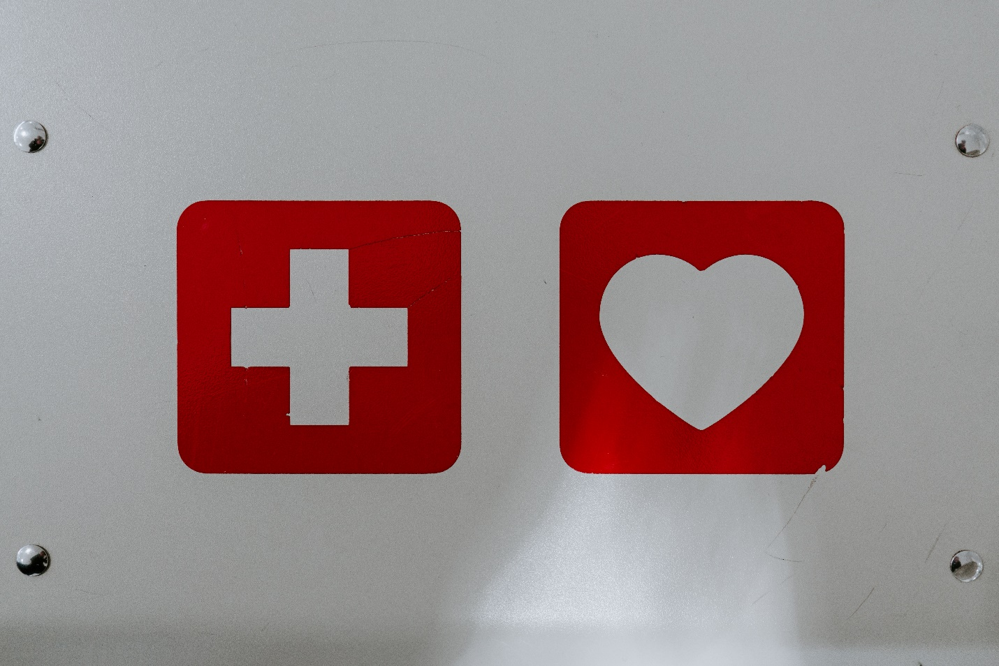 Picture of a first-aid sign.