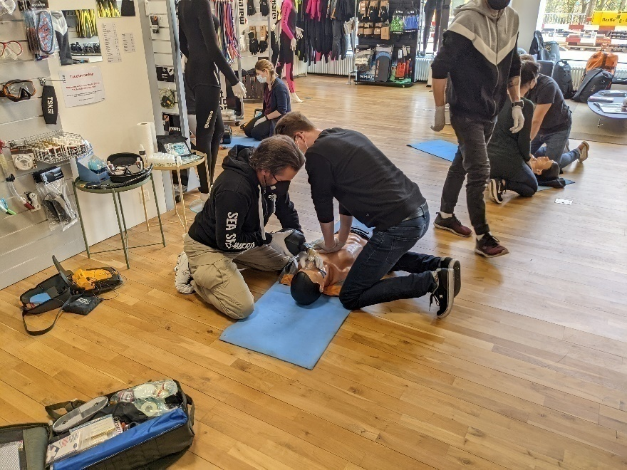 Basic first aid training in Burnaby